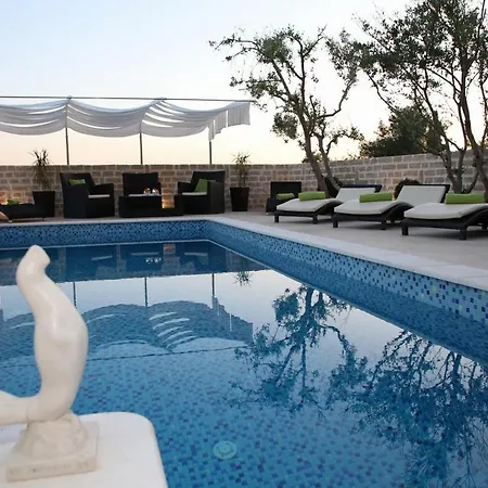 Ombre Villa *